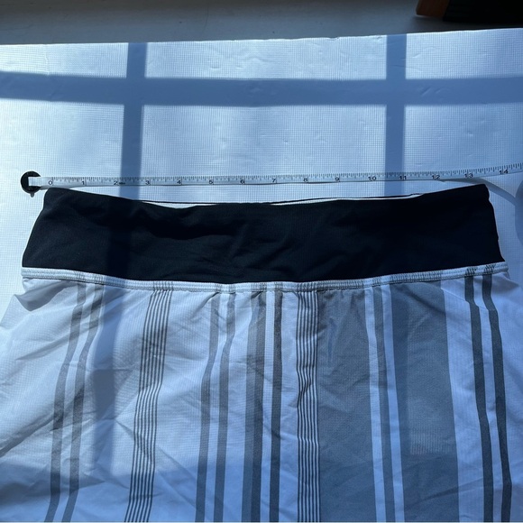 Lululemon Run Pace Setter Black and White Striped Tennis Skirt Size 4 Tall - Picture 4 of 8